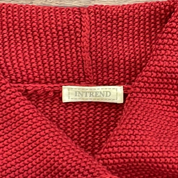 Intrend Red Women’s Cropped Sweater Size Small - Picture 3 of 4